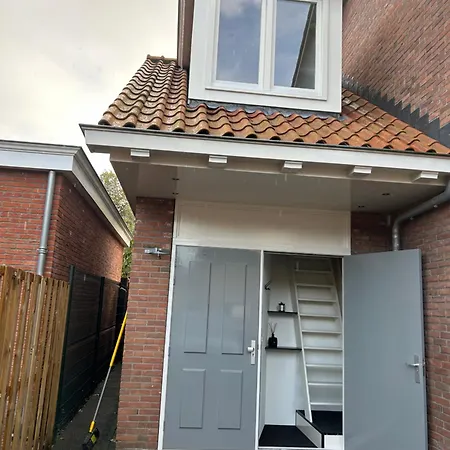 De Leeuw Apartment *